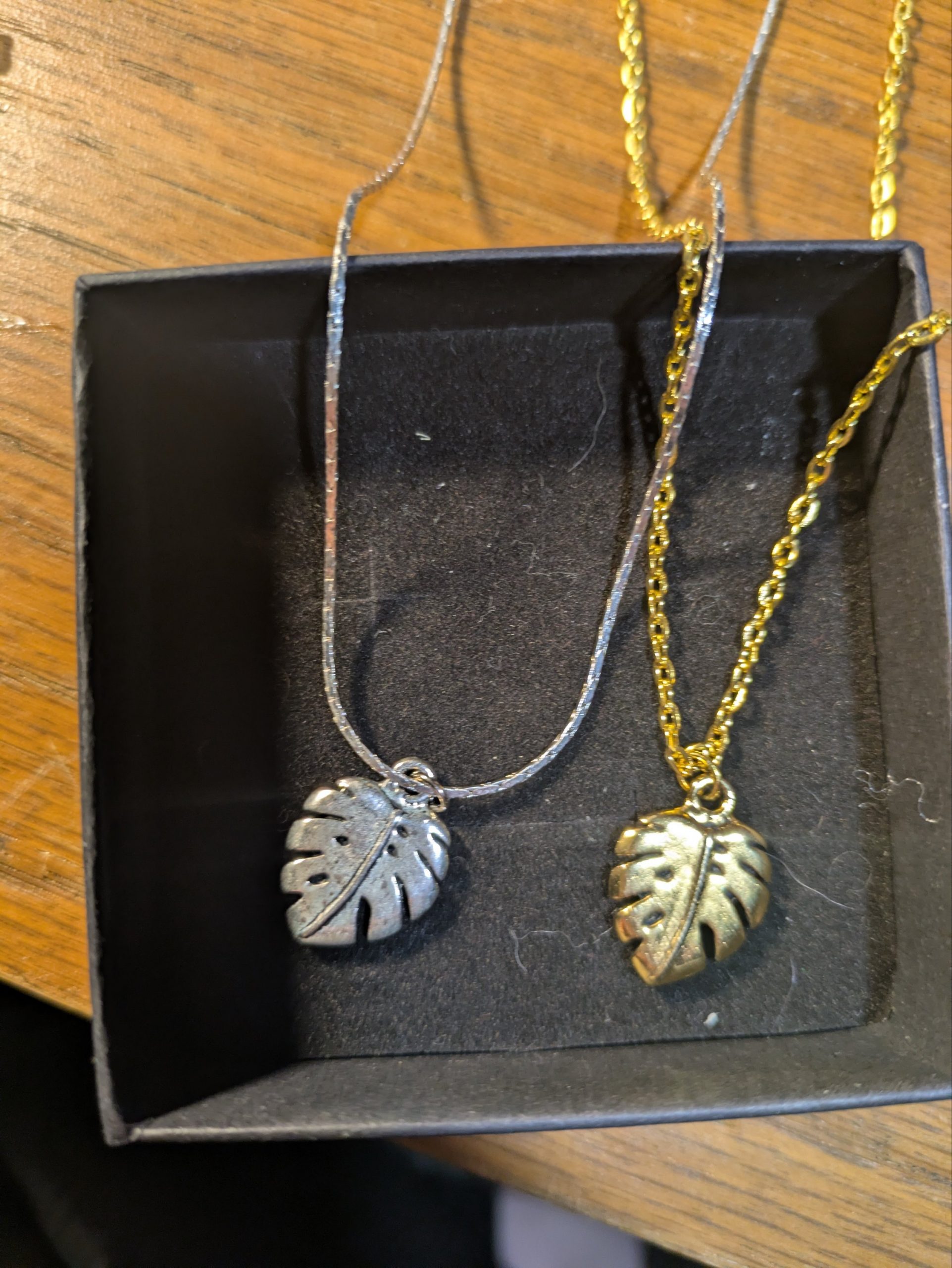 leaf necklaces - Image 1
